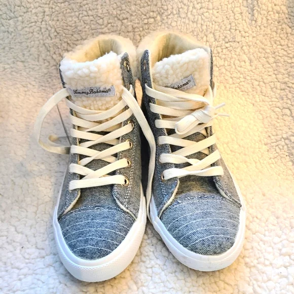 Tommy Bahama - NWT - gray denim look with faux shearling high-top sneake… - Picture 6 of 12